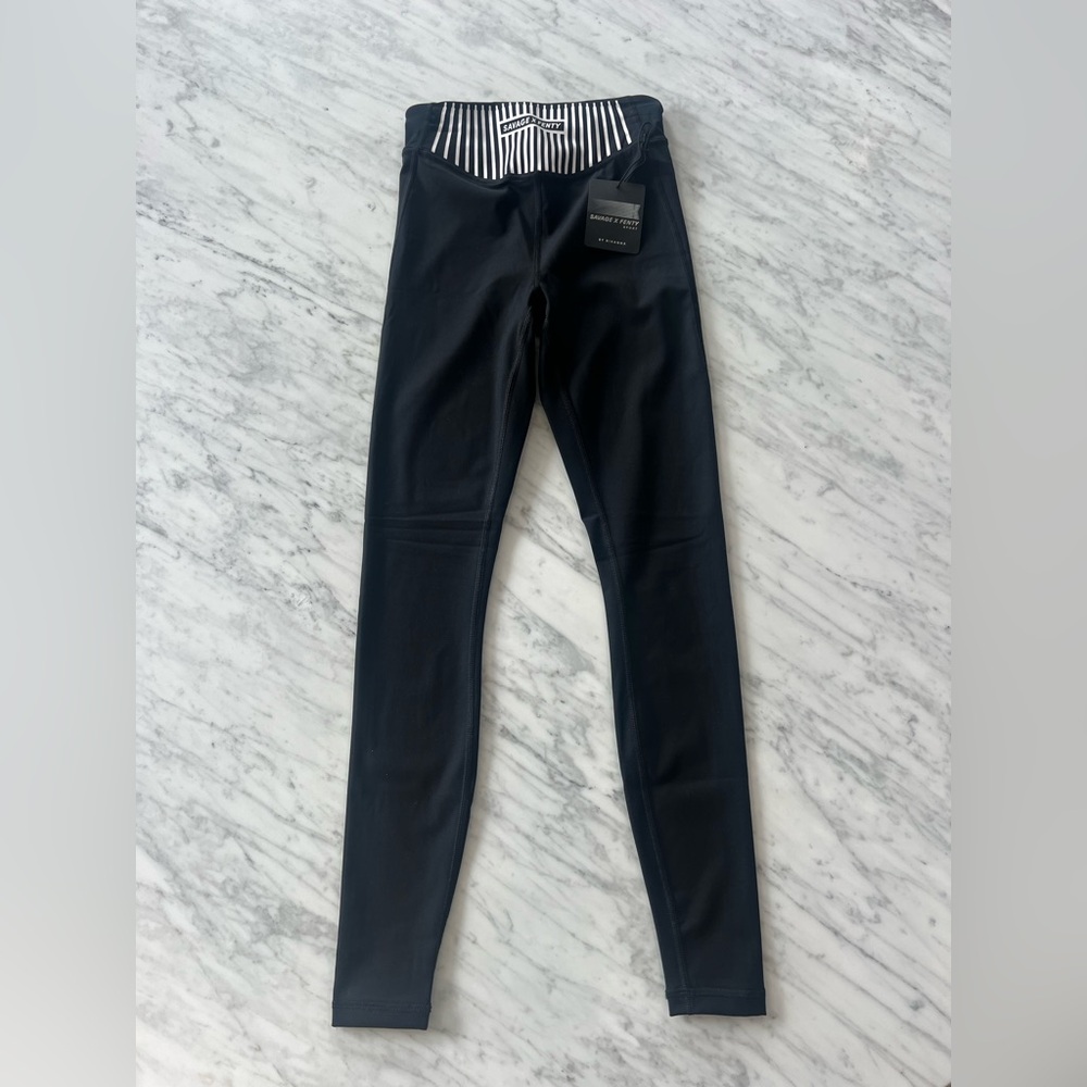 NWT $69 Savage X Fenty XCCENTUATE HIGH-WAIST LEGGING Yoga Pants black Caviar XS - Picture 9 of 10